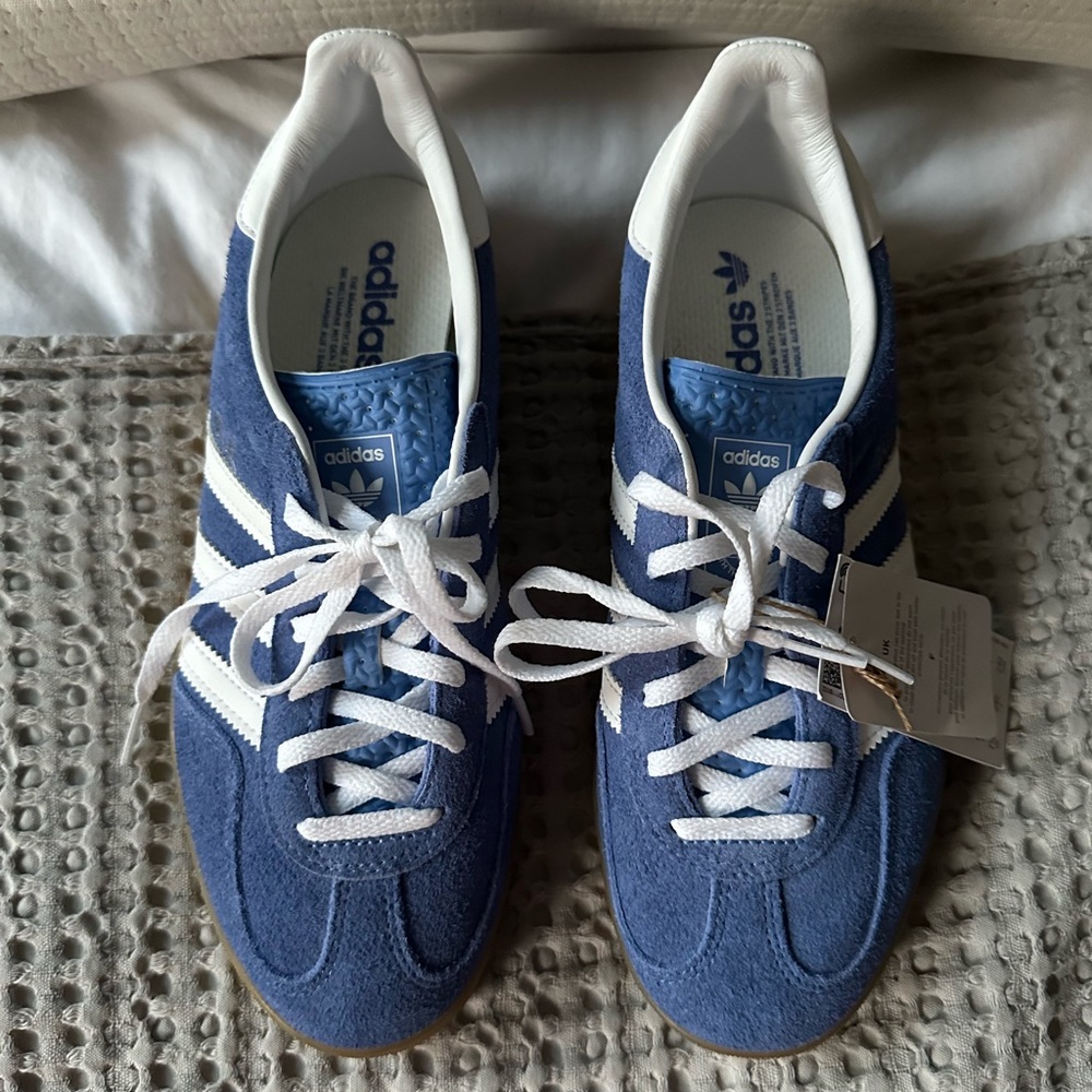 NWT GAZELLE INDOOR SHOES (blue fusion)